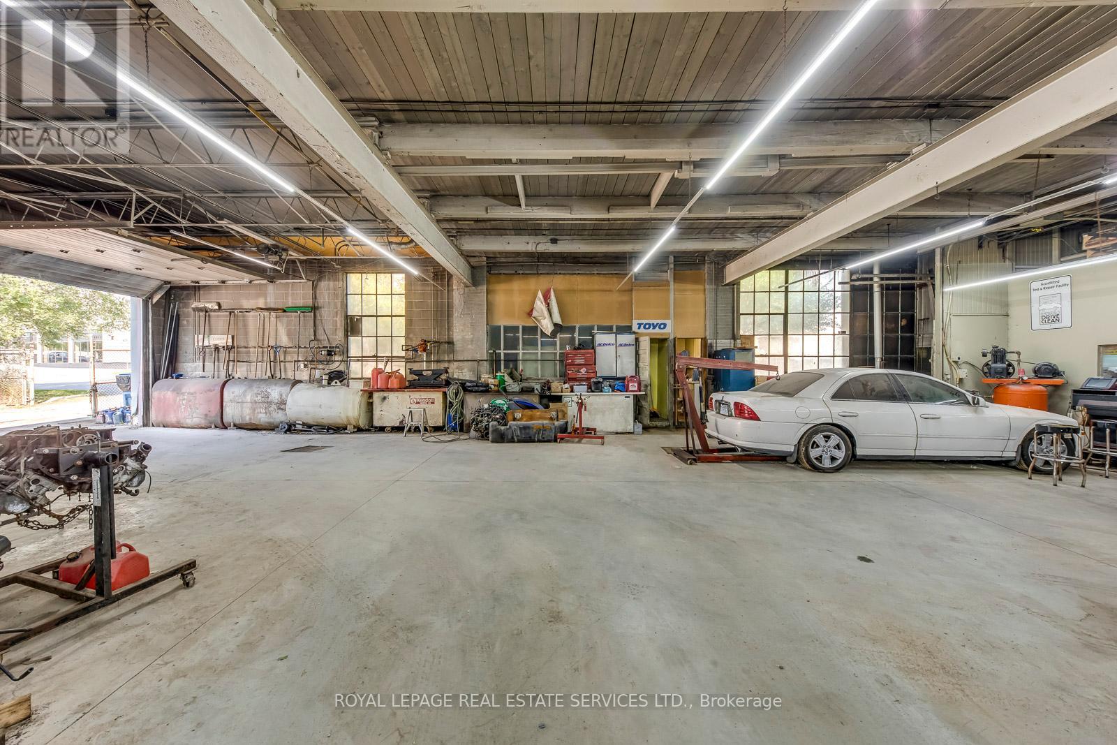 11 Towns Road, Toronto, Ontario  M8Z 1A2 - Photo 6 - W9301237
