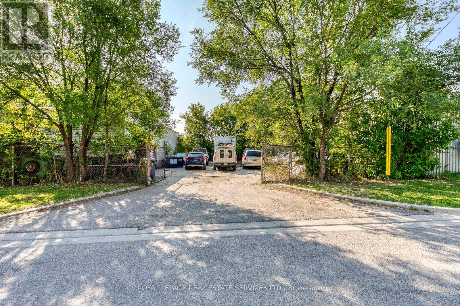 11 Towns Road, Toronto, Ontario  M8Z 1A2 - Photo 8 - W9301237