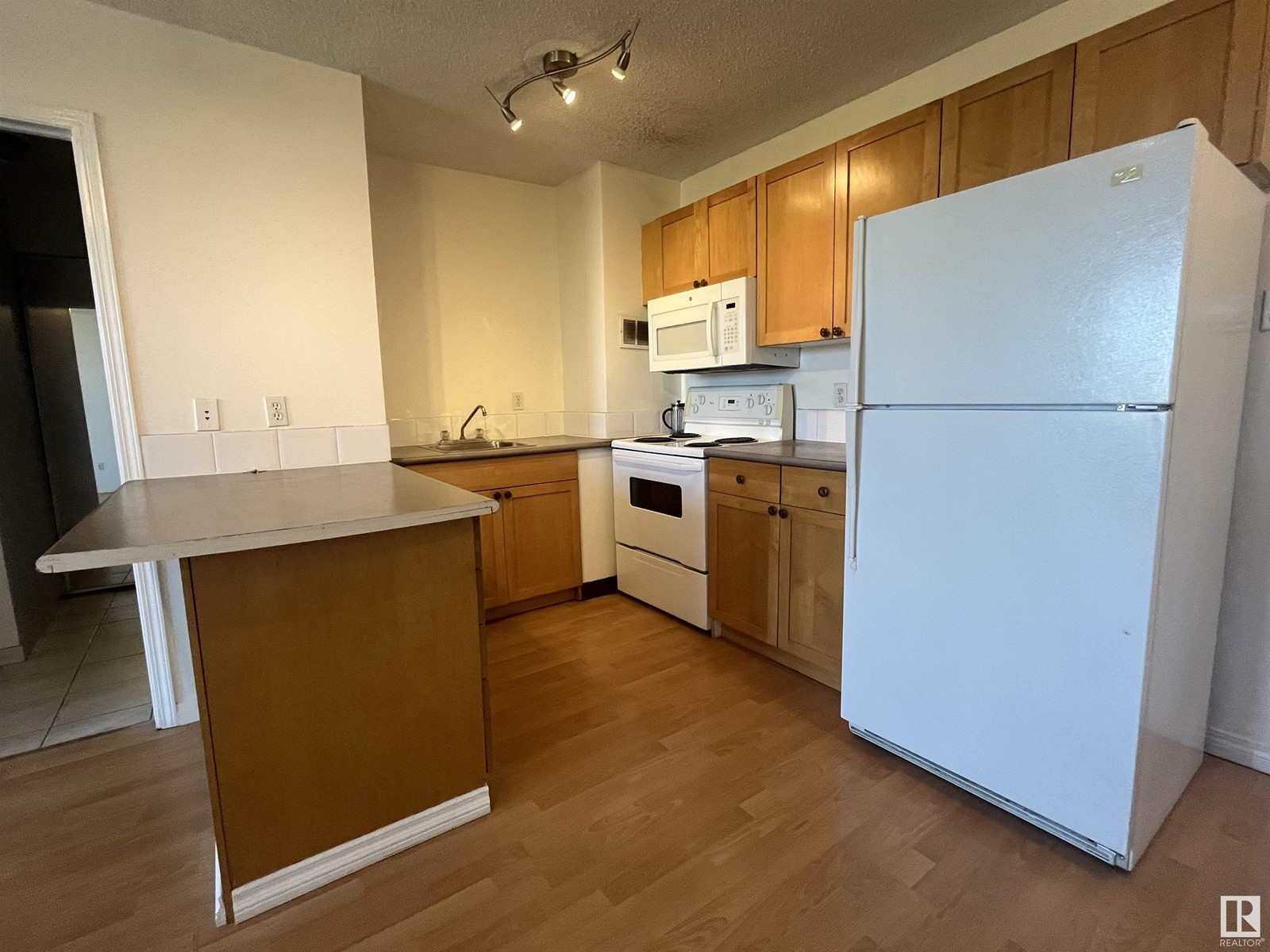 Property at #1102 9730 106 ST NW image 4