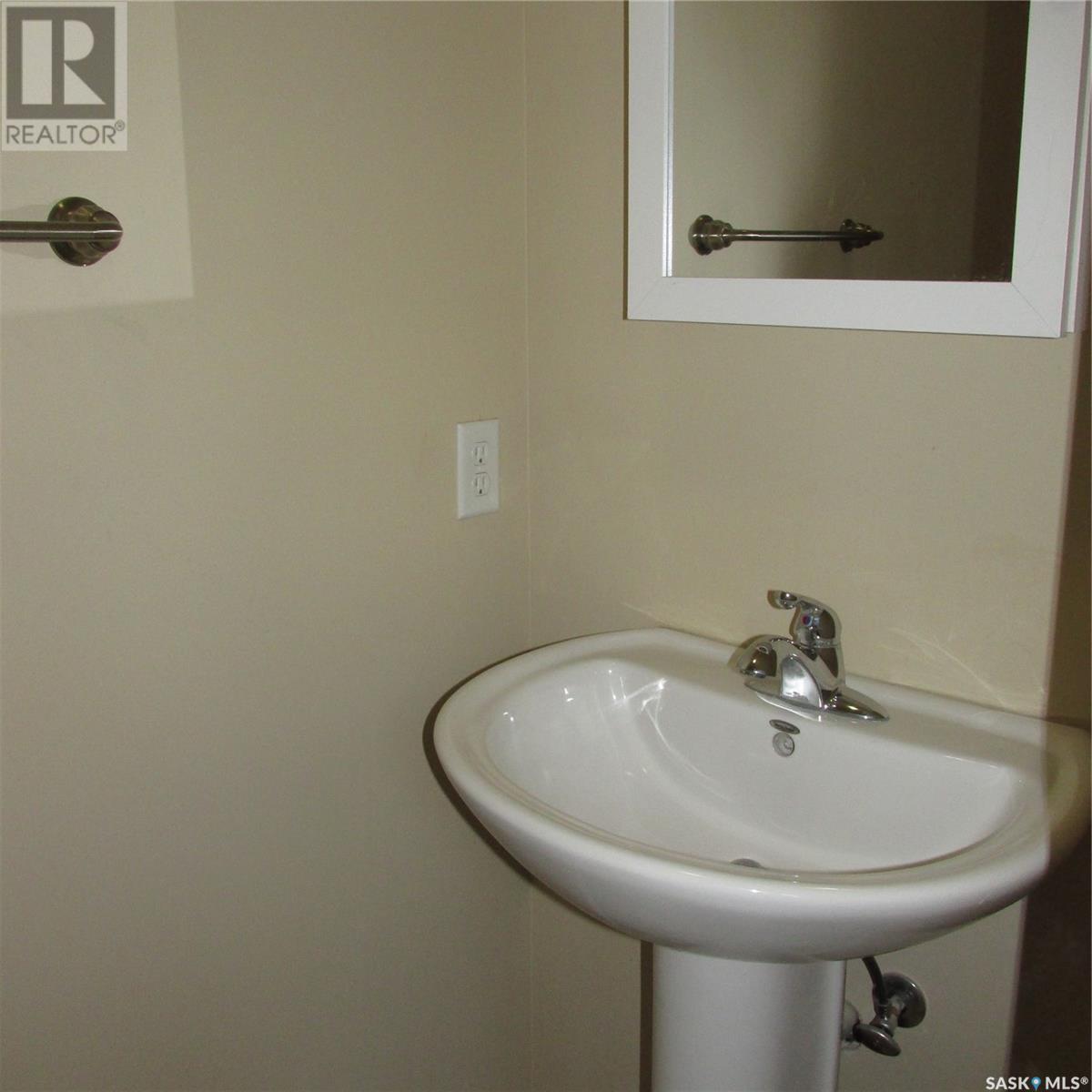 402 York Street, Regina, Saskatchewan  S4R 4W8 - Photo 9 - SK996838