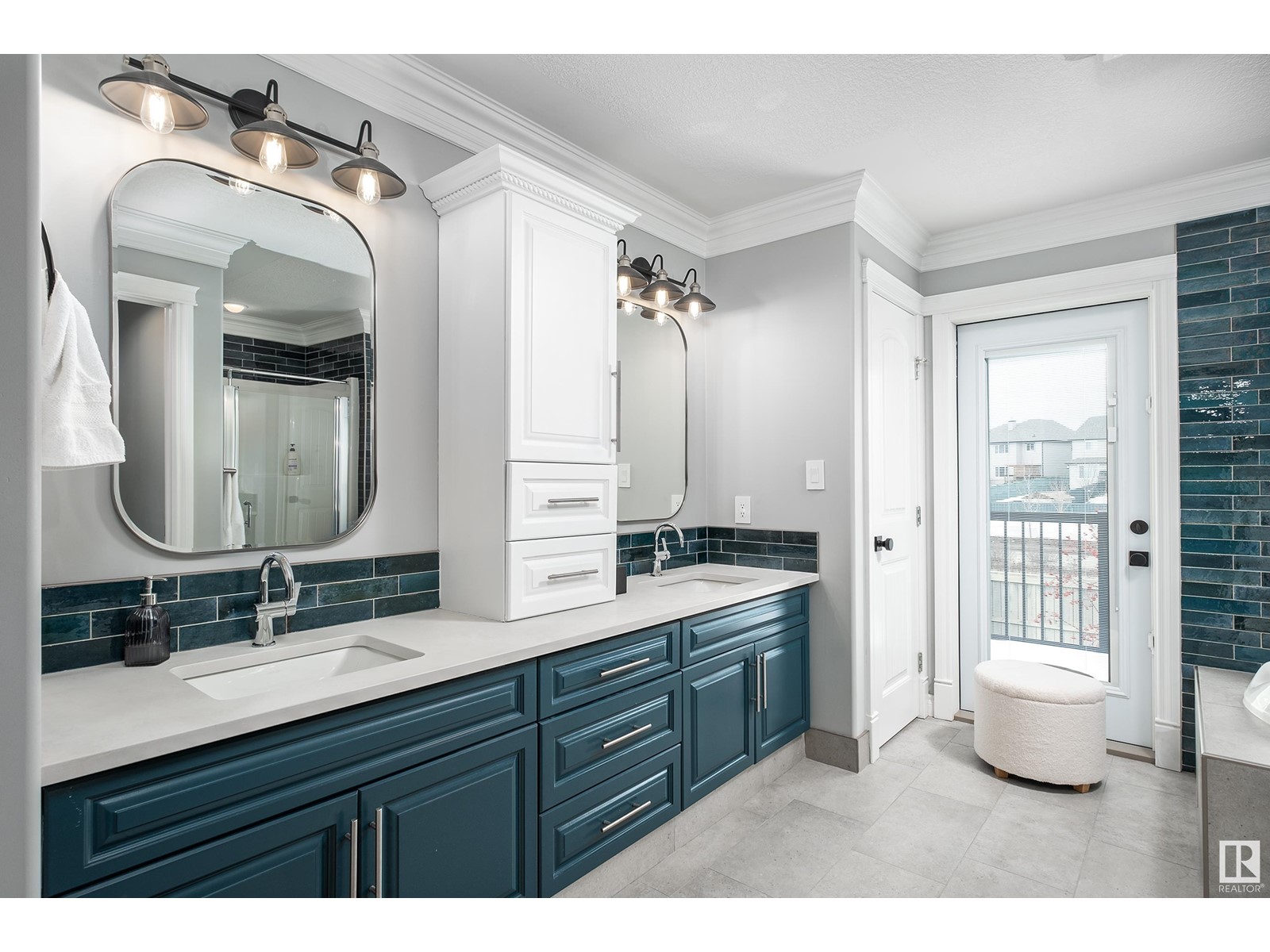 Property at 1546 Cunningham CA SW image 4