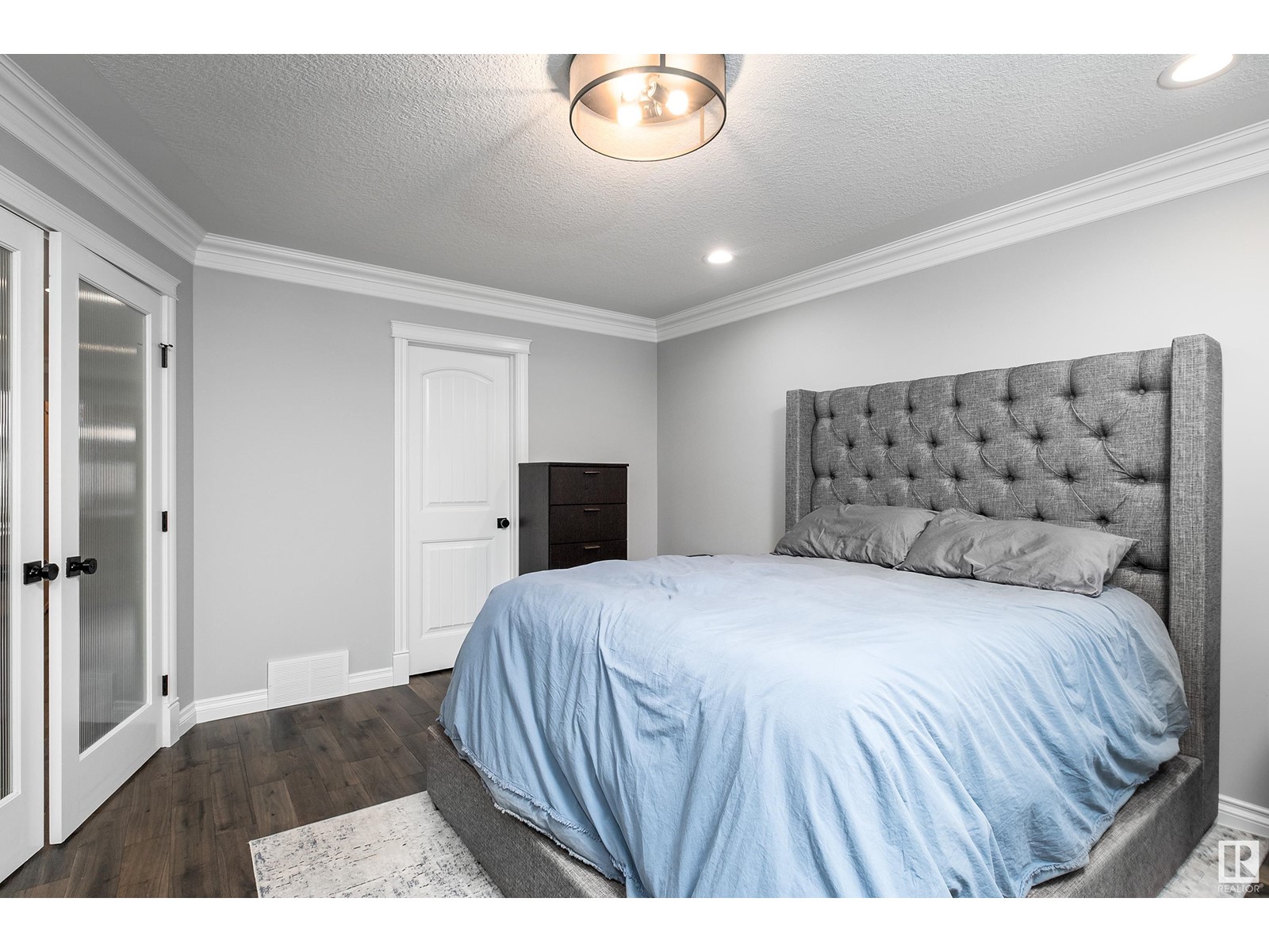 Property at 1546 Cunningham CA SW image 3