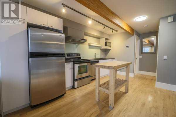 Property at 1, 2044 35 Avenue SW image 3