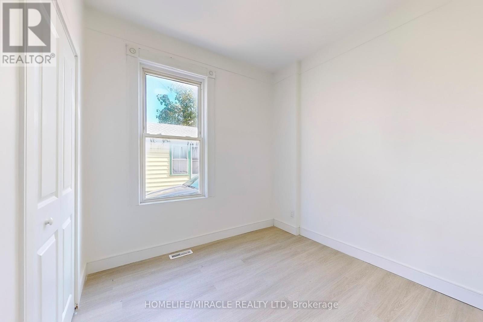 Photo 9 of 39 for 971 Ormsby Street