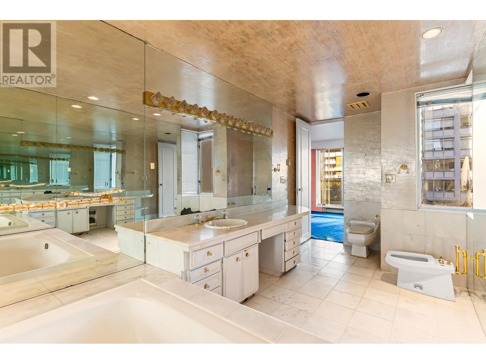 301 2015 Beach Avenue, Vancouver, British Columbia  V6G 1Z3 - Photo 20 - R2972182