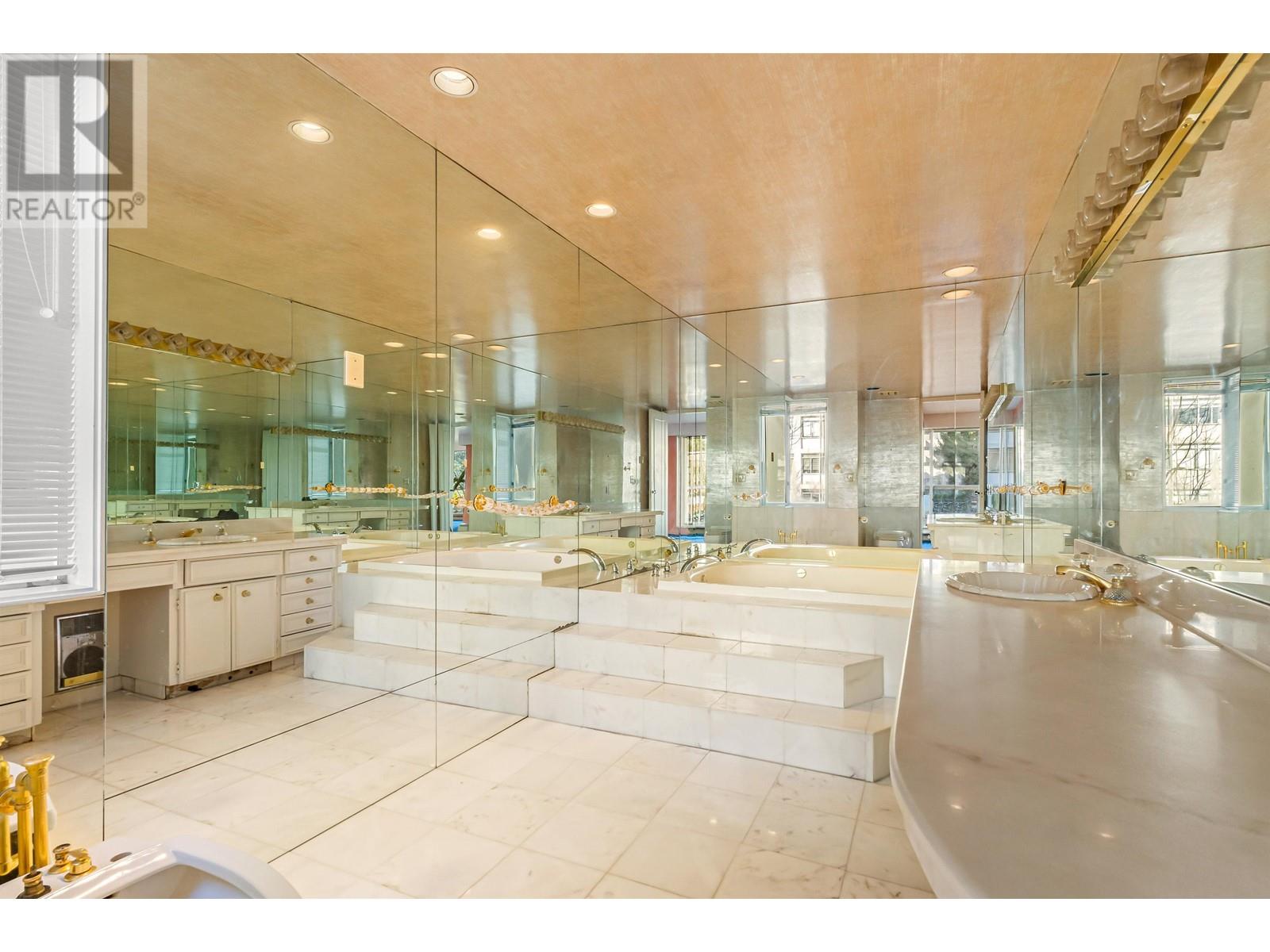 301 2015 Beach Avenue, Vancouver, British Columbia  V6G 1Z3 - Photo 21 - R2972182