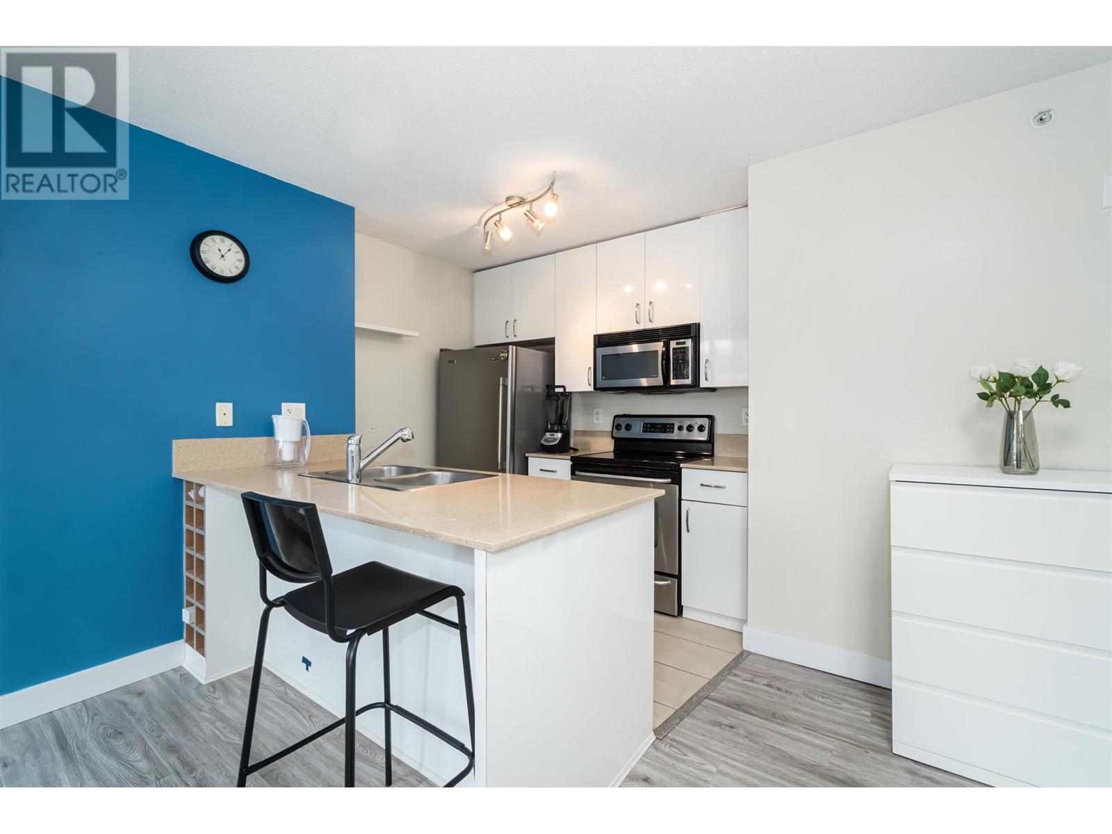 Listing Picture 13 of 32 : 402 977 MAINLAND STREET, Vancouver / 溫哥華 - 魯藝地產 Yvonne Lu Group - MLS Medallion Club Member