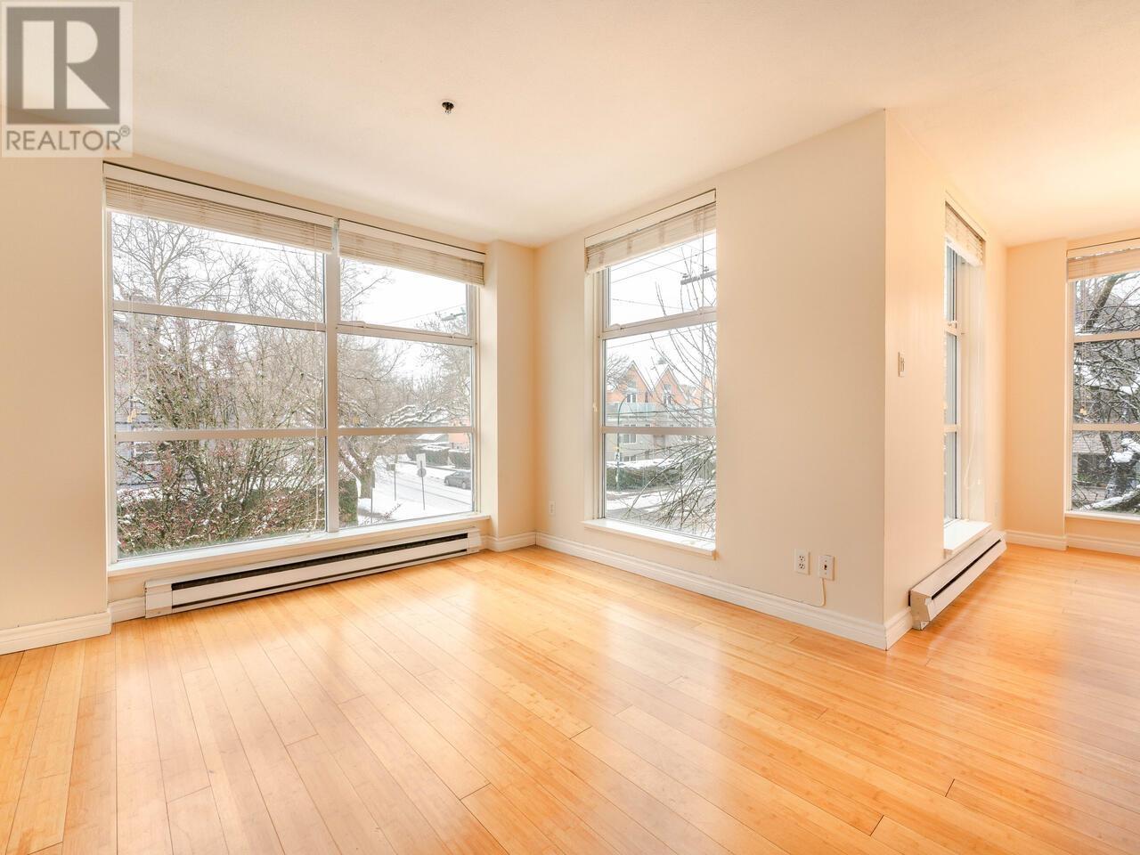 Listing Picture 10 of 27 : 303 3168 LAUREL STREET, Vancouver / 溫哥華 - 魯藝地產 Yvonne Lu Group - MLS Medallion Club Member