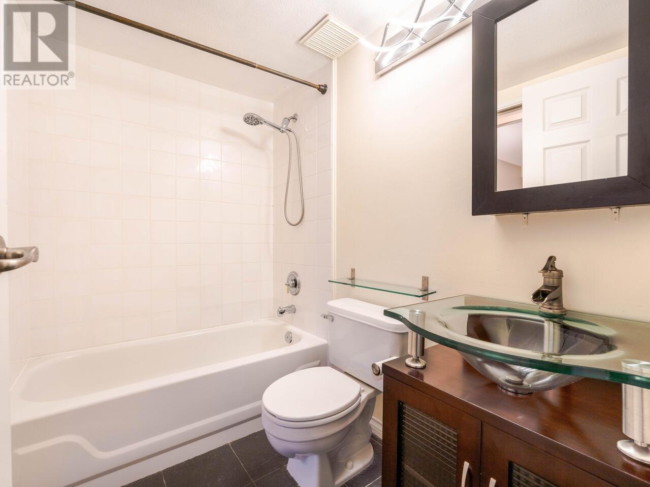 Listing Picture 24 of 27 : 303 3168 LAUREL STREET, Vancouver / 溫哥華 - 魯藝地產 Yvonne Lu Group - MLS Medallion Club Member