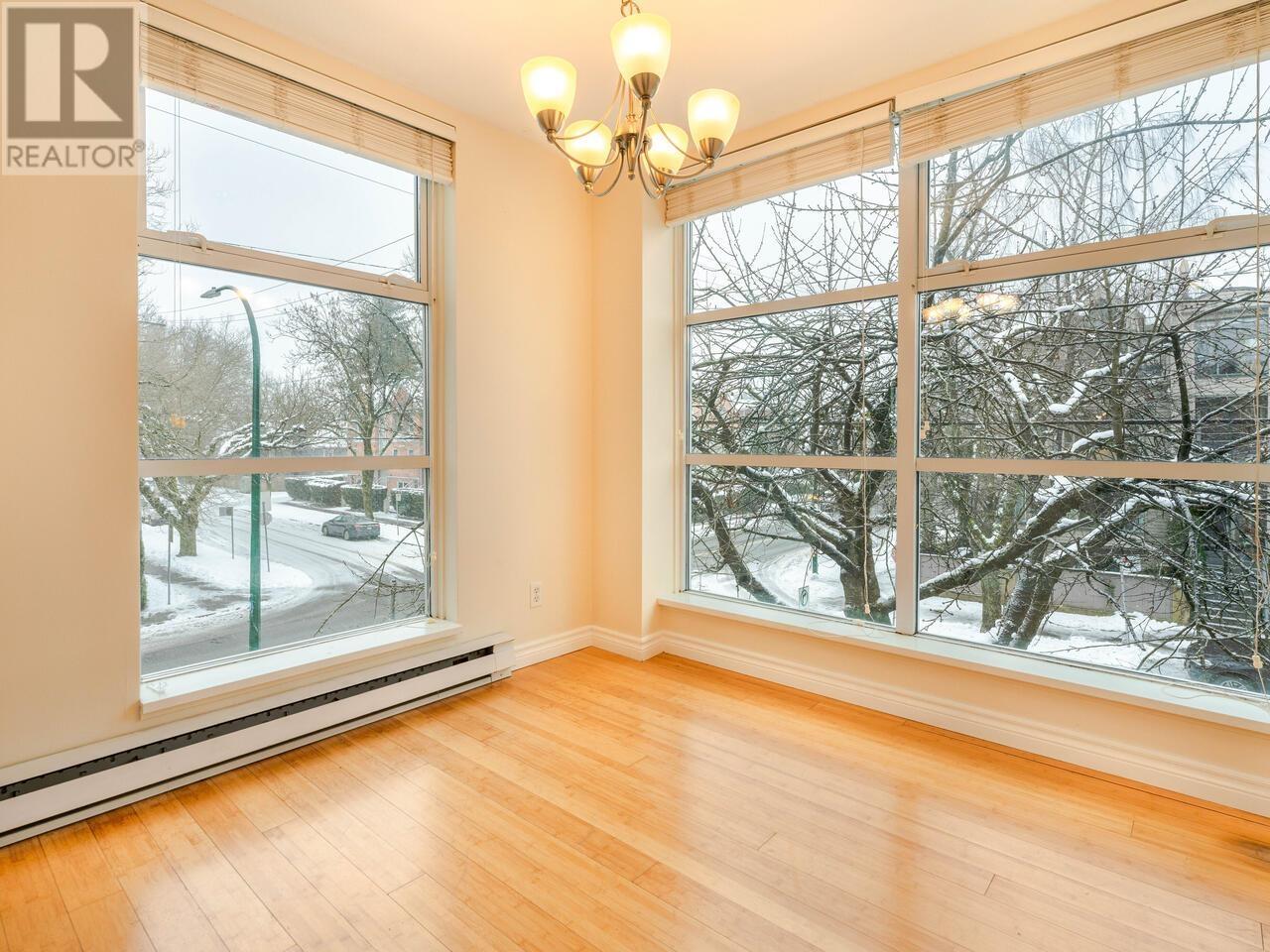 Listing Picture 11 of 27 : 303 3168 LAUREL STREET, Vancouver / 溫哥華 - 魯藝地產 Yvonne Lu Group - MLS Medallion Club Member