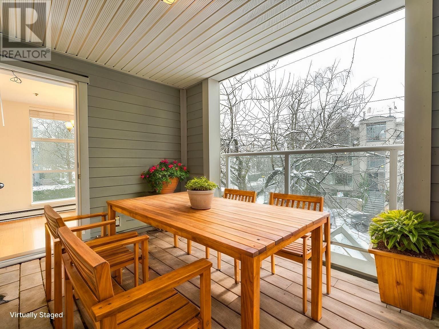 Listing Picture 21 of 27 : 303 3168 LAUREL STREET, Vancouver / 溫哥華 - 魯藝地產 Yvonne Lu Group - MLS Medallion Club Member