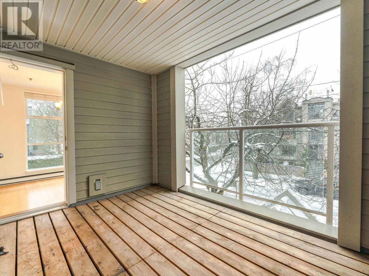 Listing Picture 20 of 27 : 303 3168 LAUREL STREET, Vancouver / 溫哥華 - 魯藝地產 Yvonne Lu Group - MLS Medallion Club Member