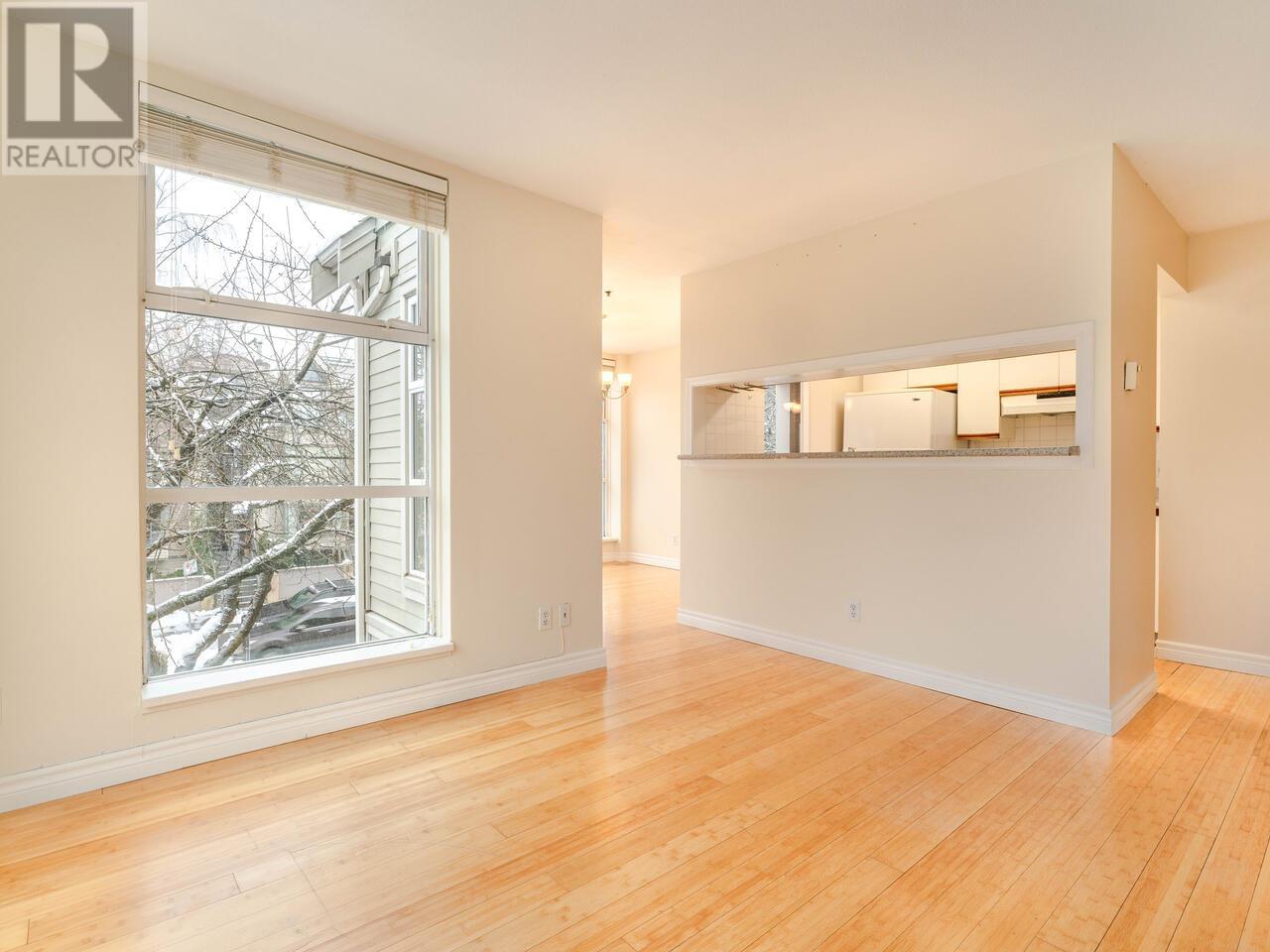 Listing Picture 7 of 27 : 303 3168 LAUREL STREET, Vancouver / 溫哥華 - 魯藝地產 Yvonne Lu Group - MLS Medallion Club Member