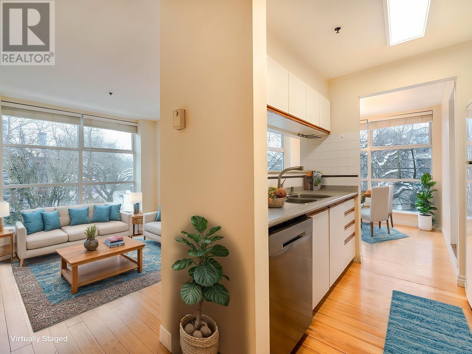 Listing Picture 4 of 27 : 303 3168 LAUREL STREET, Vancouver / 溫哥華 - 魯藝地產 Yvonne Lu Group - MLS Medallion Club Member