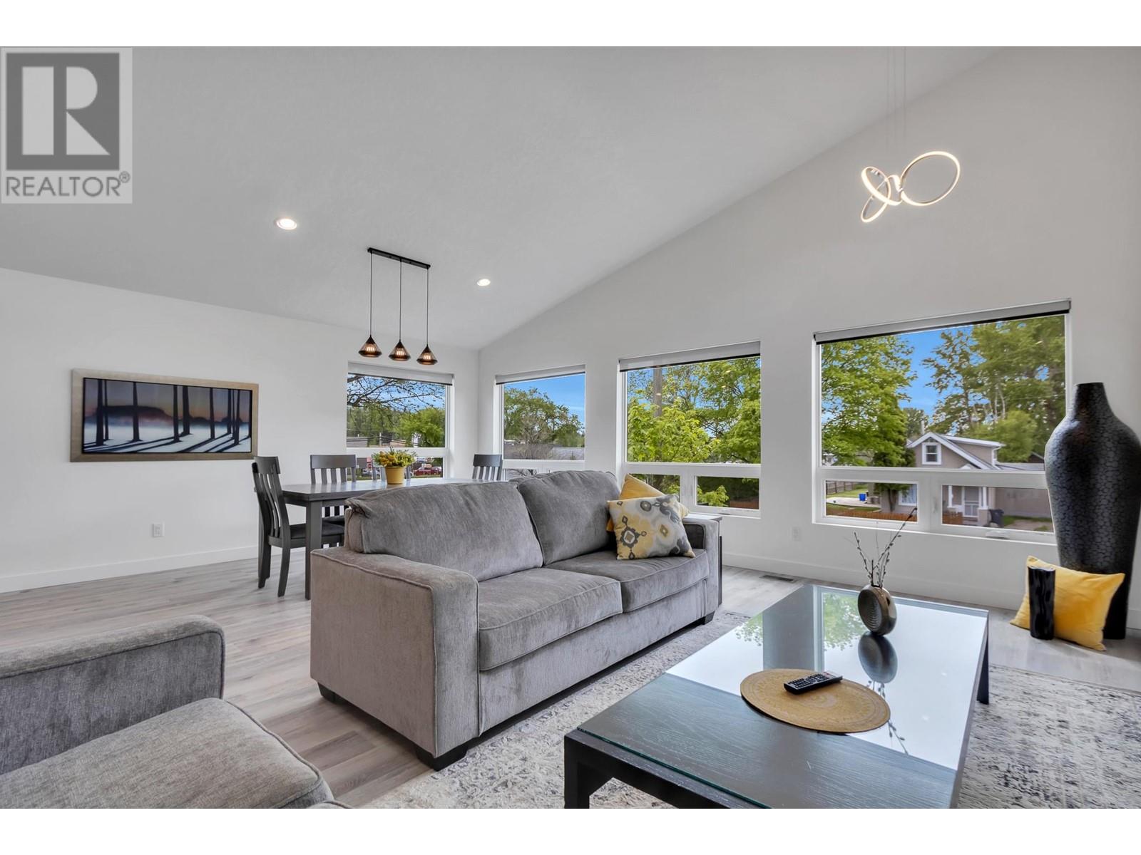 Property at 1654 7TH AVENUE image 3
