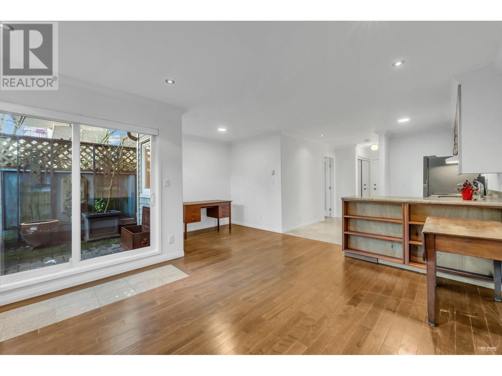 Listing Picture 18 of 28 : 109 2255 ETON STREET, Vancouver / 溫哥華 - 魯藝地產 Yvonne Lu Group - MLS Medallion Club Member