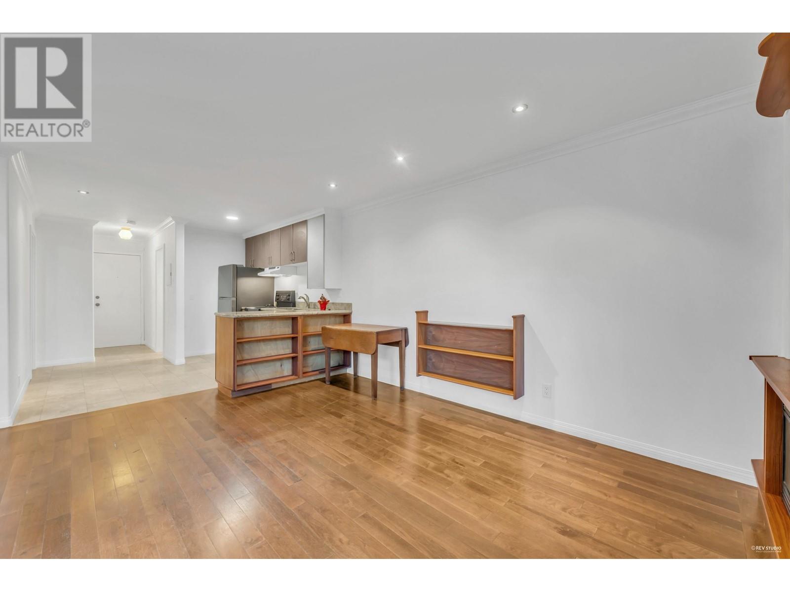 Listing Picture 17 of 28 : 109 2255 ETON STREET, Vancouver / 溫哥華 - 魯藝地產 Yvonne Lu Group - MLS Medallion Club Member