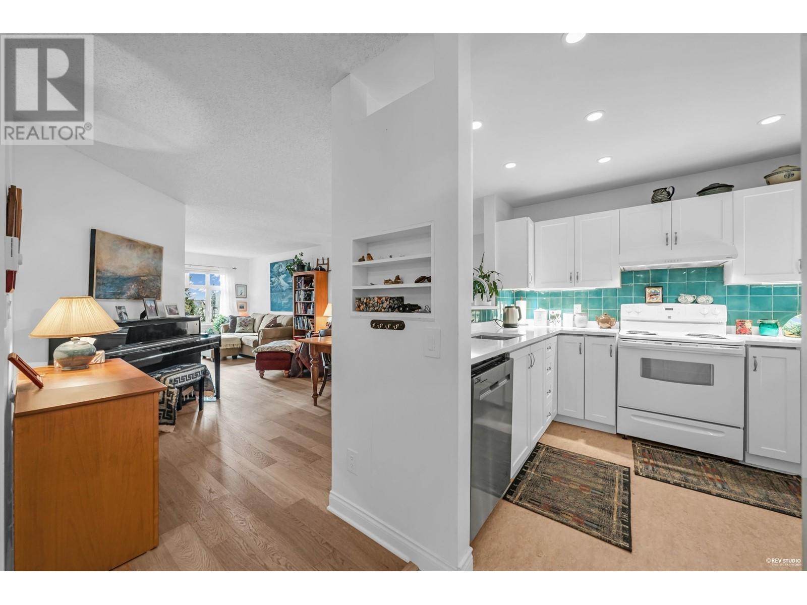 104 2800 Chesterfield Avenue, North Vancouver, British Columbia  V7N 4M1 - Photo 9 - R2972255