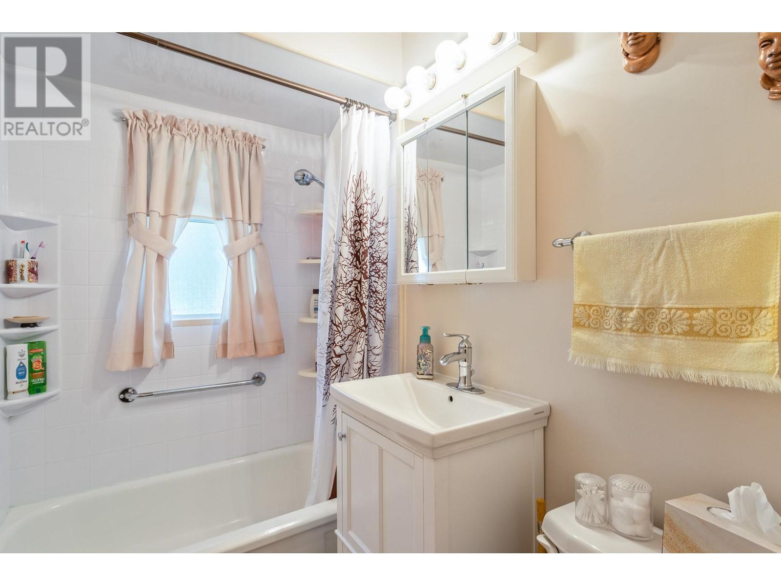 8222 Joffre Avenue, Burnaby, British Columbia  V5J 3L3 - Photo 18 - R2972300