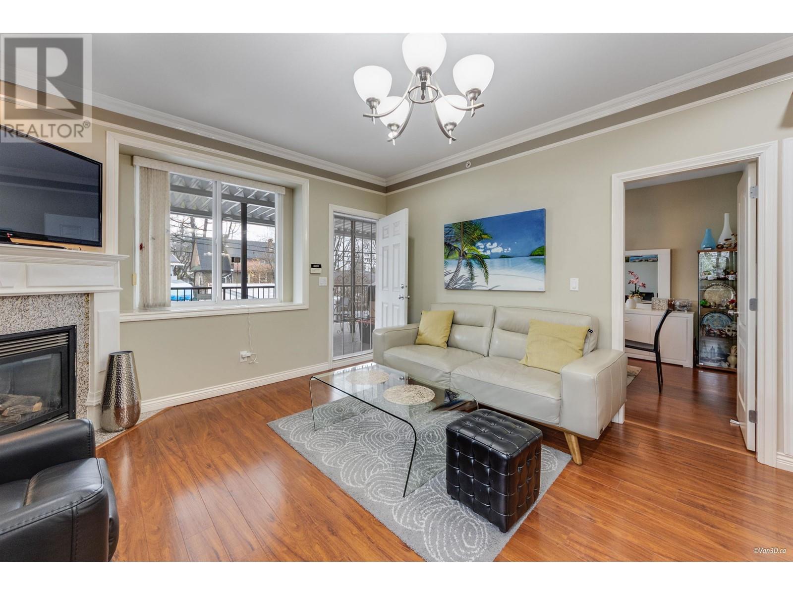 Property at 2048 E 1ST AVENUE image 3