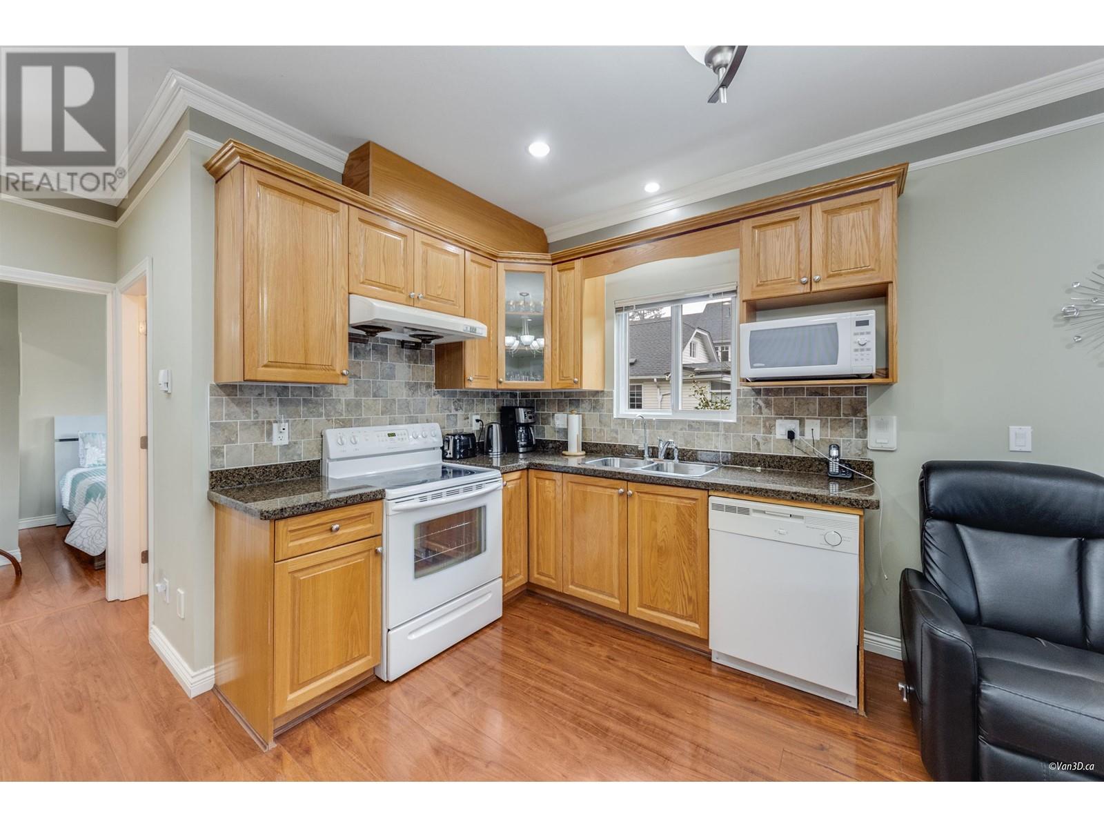 Property at 2048 E 1ST AVENUE image 2