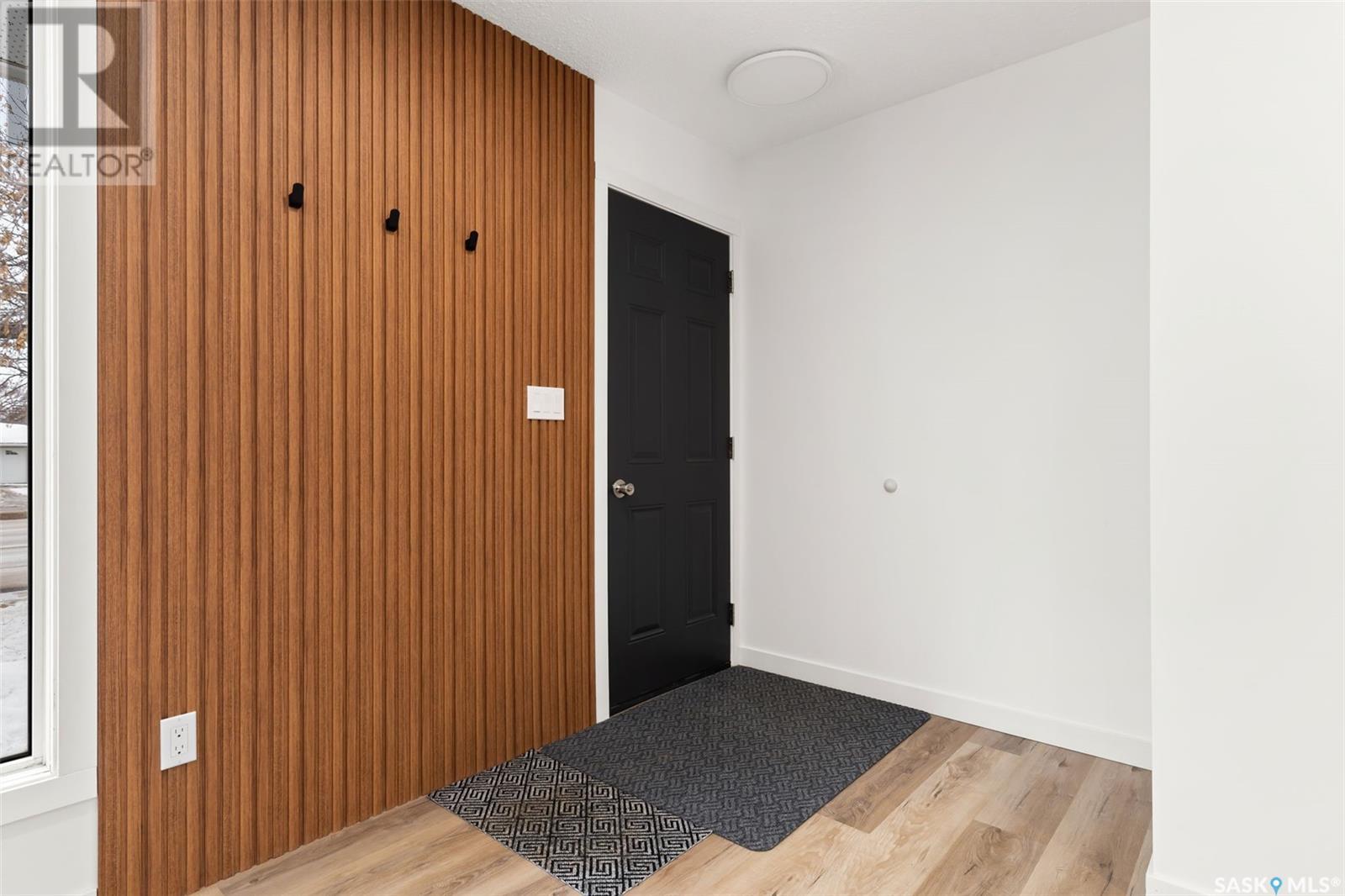 Property at 259 Broad STREET N image 3