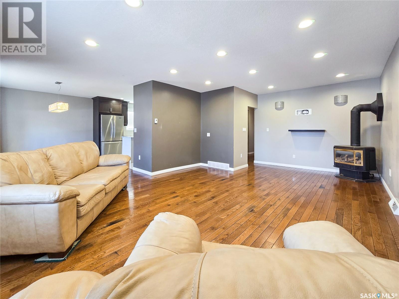 Property at 427 Main STREET image 4