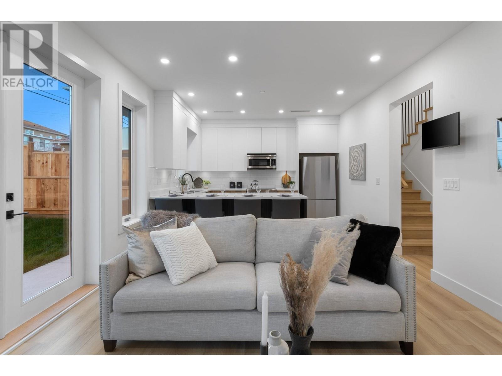 Listing Picture 8 of 26 : 2 65 E 58TH AVENUE, Vancouver / 溫哥華 - 魯藝地產 Yvonne Lu Group - MLS Medallion Club Member