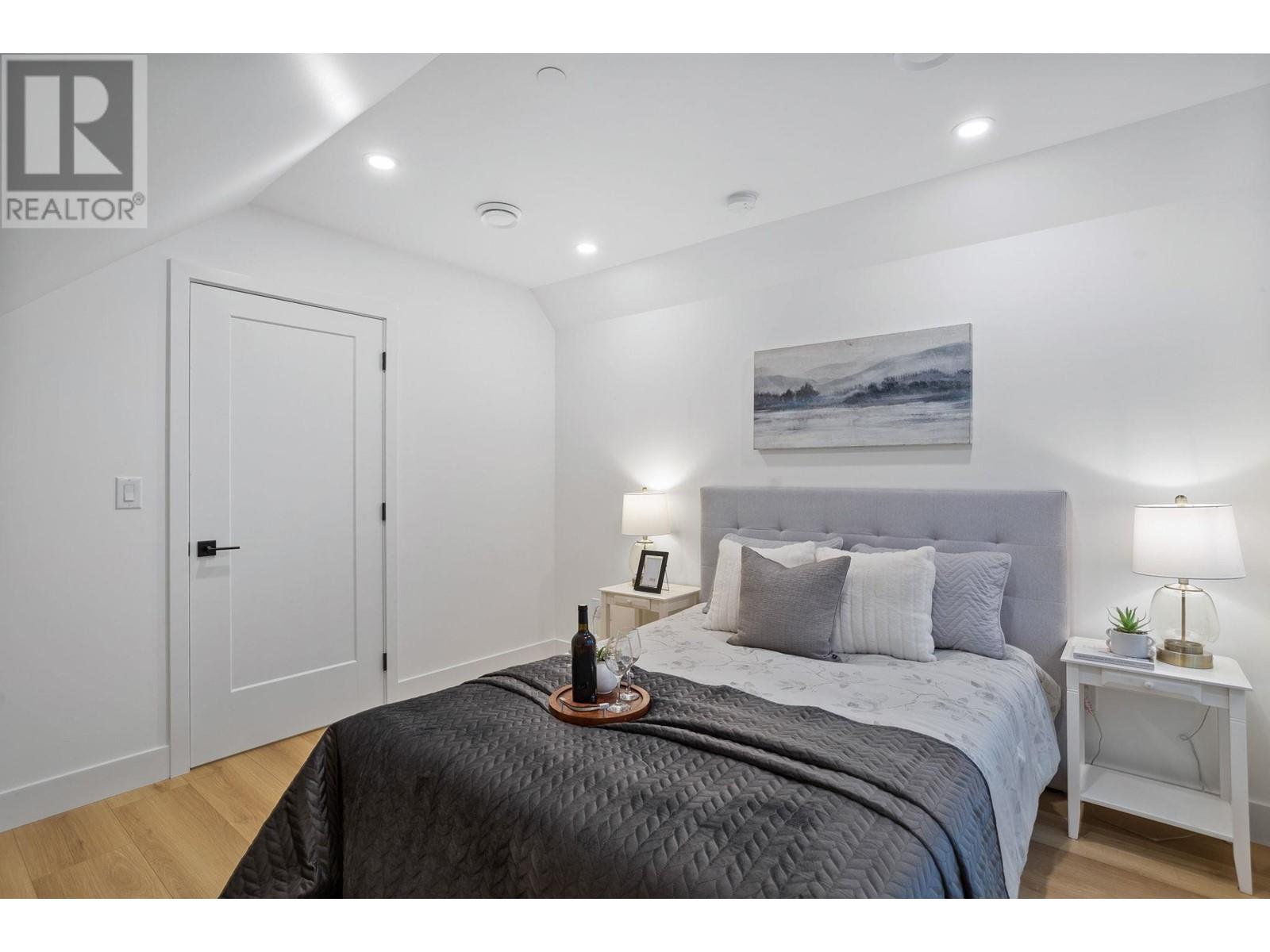 Listing Picture 23 of 26 : 2 65 E 58TH AVENUE, Vancouver / 溫哥華 - 魯藝地產 Yvonne Lu Group - MLS Medallion Club Member