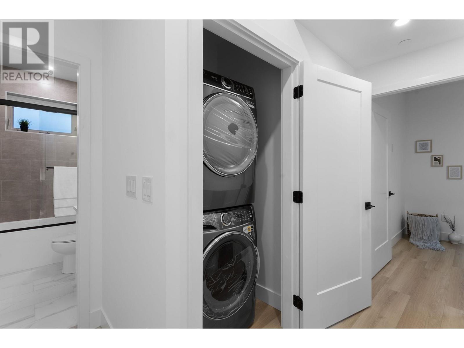 Listing Picture 14 of 26 : 2 65 E 58TH AVENUE, Vancouver / 溫哥華 - 魯藝地產 Yvonne Lu Group - MLS Medallion Club Member