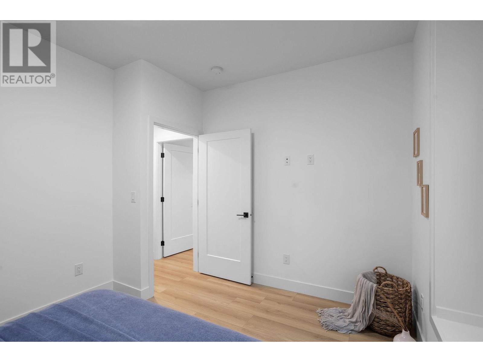 Listing Picture 18 of 26 : 2 65 E 58TH AVENUE, Vancouver / 溫哥華 - 魯藝地產 Yvonne Lu Group - MLS Medallion Club Member