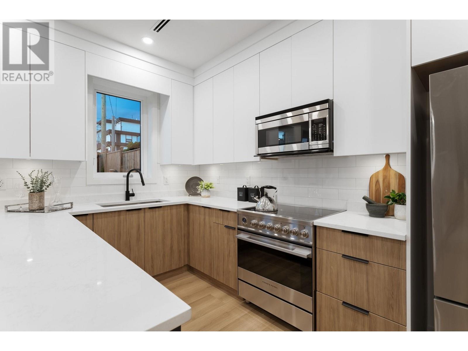 Listing Picture 13 of 26 : 2 65 E 58TH AVENUE, Vancouver / 溫哥華 - 魯藝地產 Yvonne Lu Group - MLS Medallion Club Member