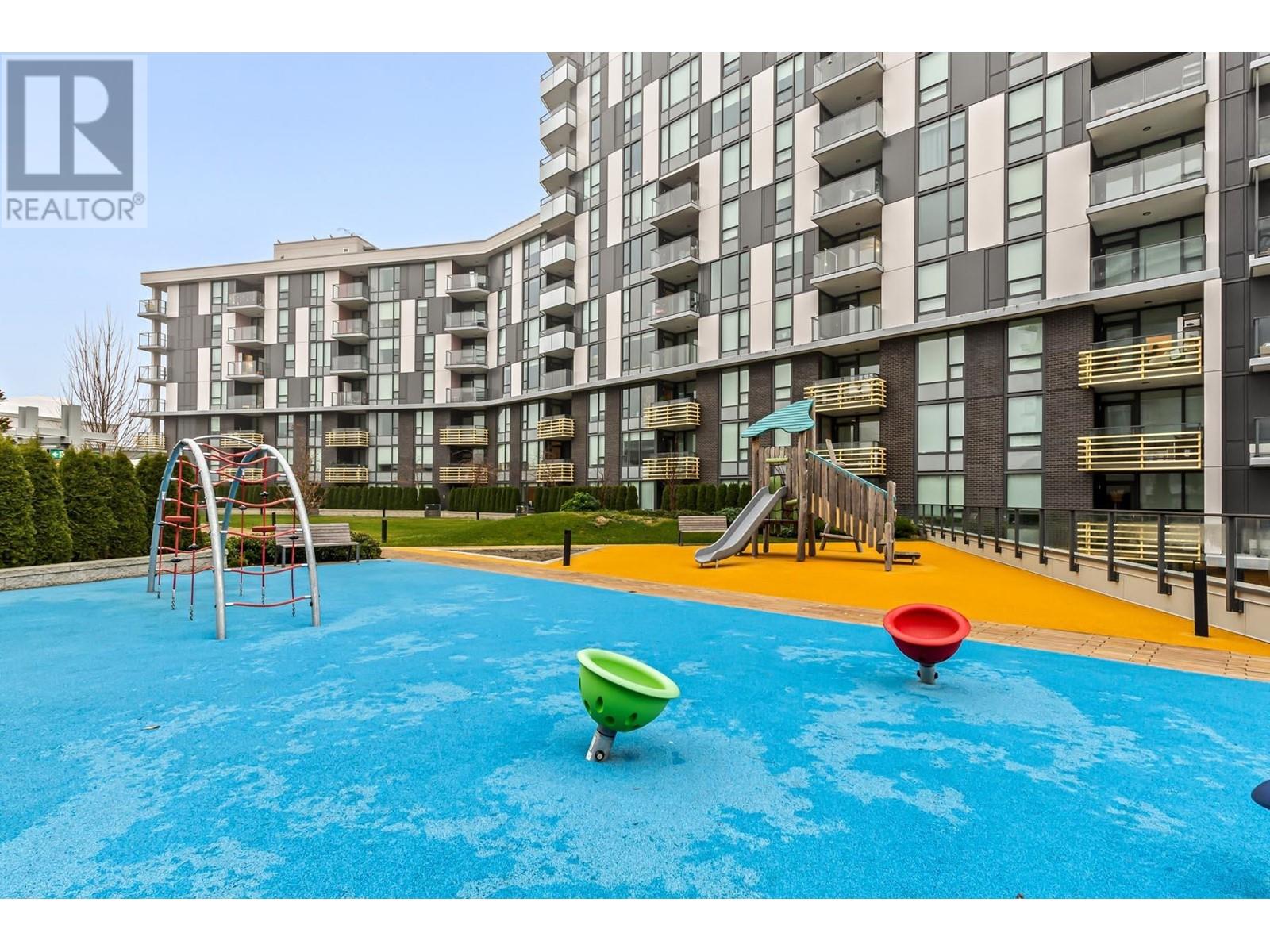 Listing Picture 31 of 32 : 315 3699 SEXSMITH ROAD, Richmond / 烈治文 - 魯藝地產 Yvonne Lu Group - MLS Medallion Club Member