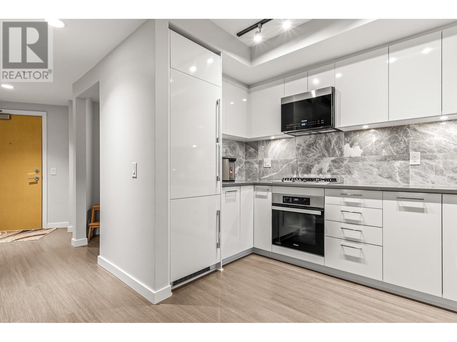 Listing Picture 8 of 32 : 315 3699 SEXSMITH ROAD, Richmond / 烈治文 - 魯藝地產 Yvonne Lu Group - MLS Medallion Club Member