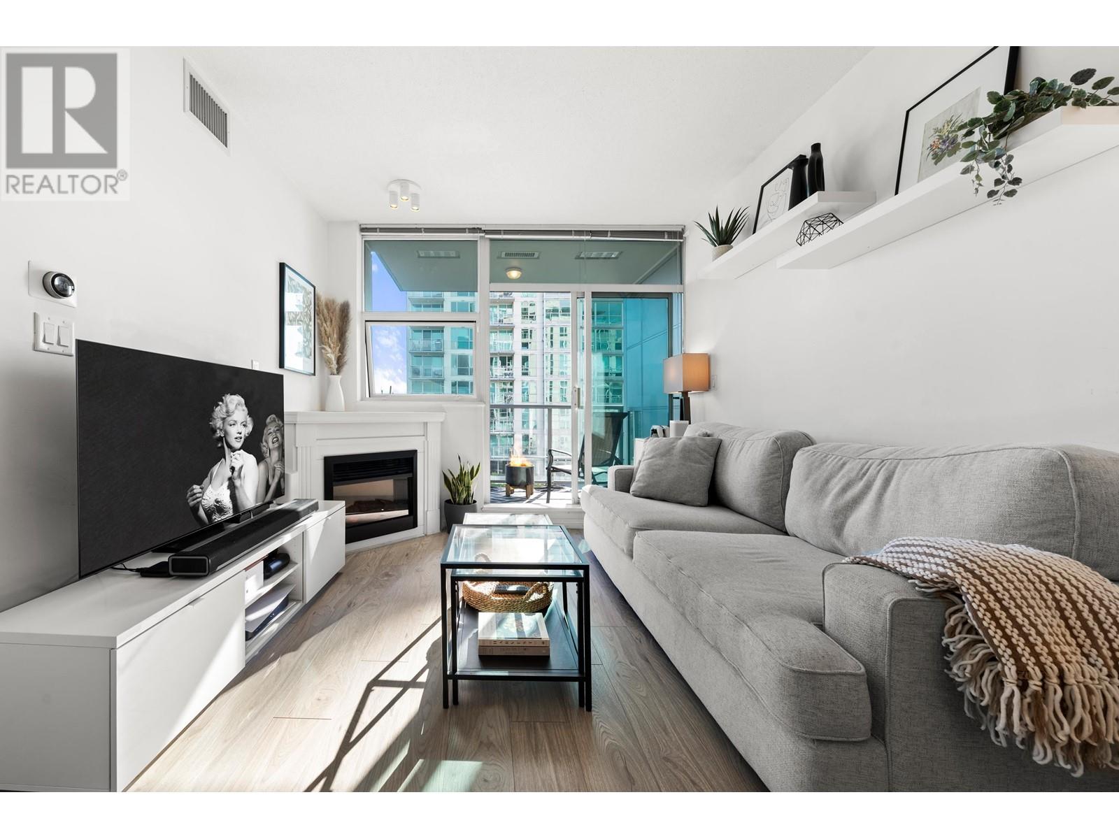 704 168 E Esplanade Avenue, North Vancouver, British Columbia  V7L 4X8 - Photo 3 - R2972319