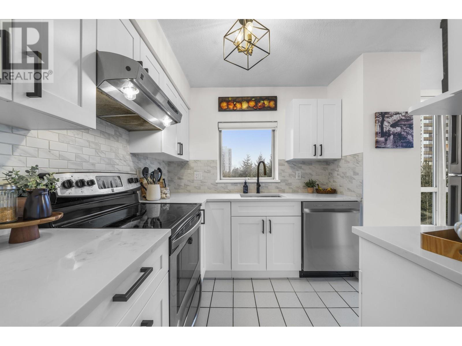 Listing Picture 10 of 29 : 905 9633 MANCHESTER DRIVE, Burnaby / 本拿比 - 魯藝地產 Yvonne Lu Group - MLS Medallion Club Member