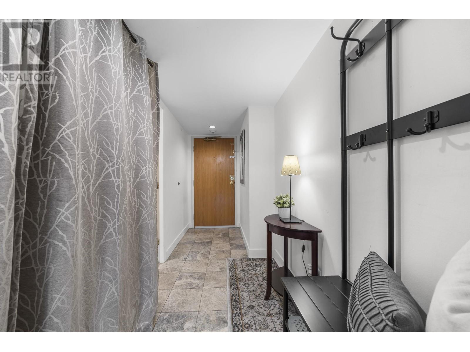 Listing Picture 15 of 29 : 905 9633 MANCHESTER DRIVE, Burnaby / 本拿比 - 魯藝地產 Yvonne Lu Group - MLS Medallion Club Member