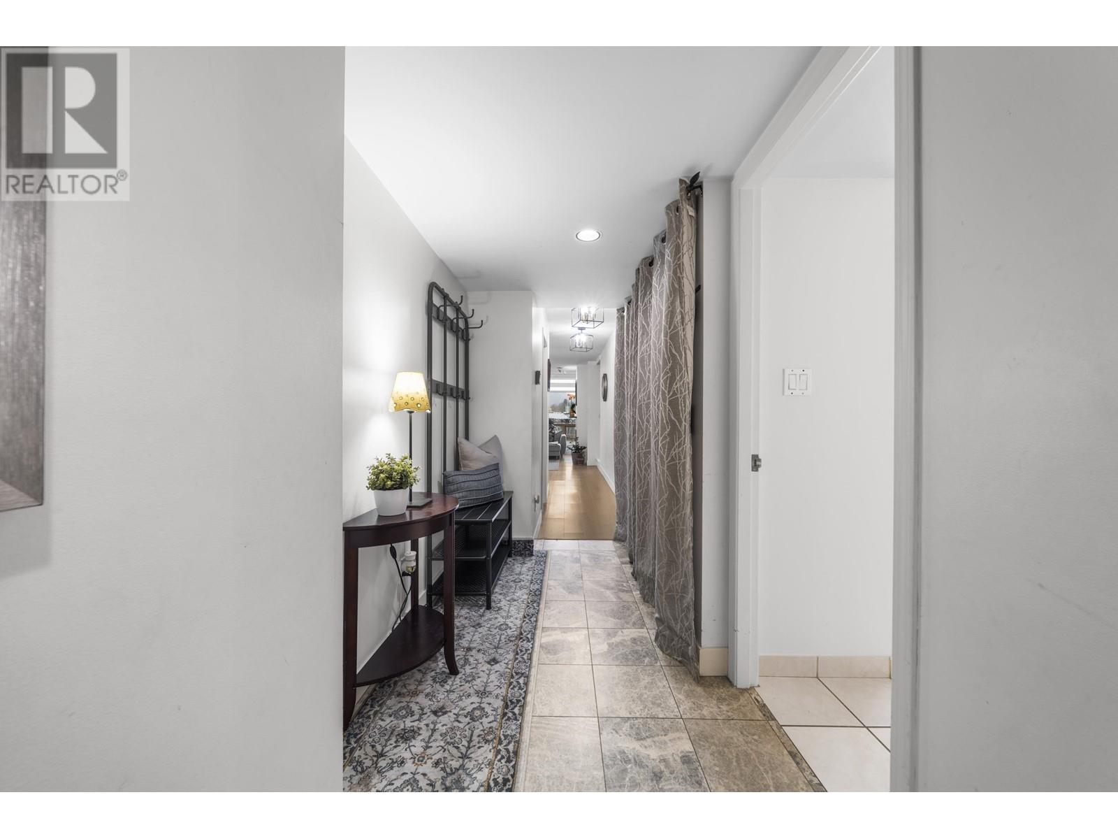 Listing Picture 16 of 29 : 905 9633 MANCHESTER DRIVE, Burnaby / 本拿比 - 魯藝地產 Yvonne Lu Group - MLS Medallion Club Member