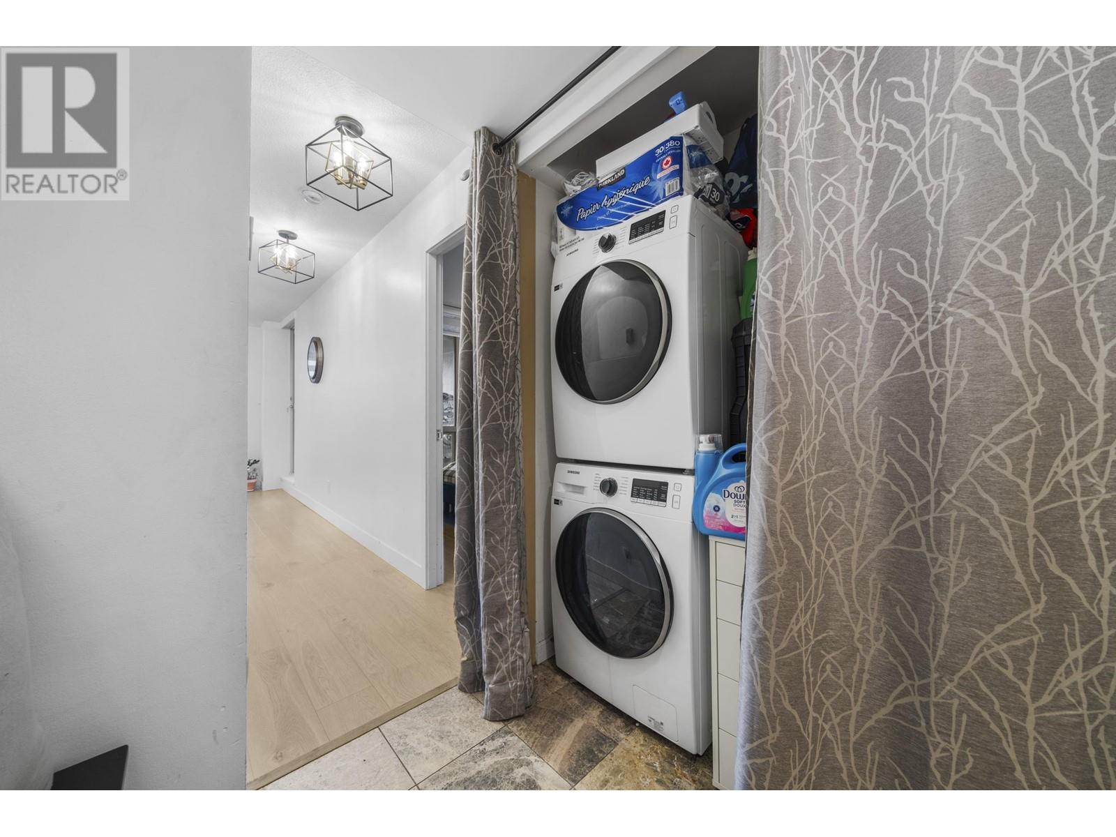 Listing Picture 17 of 29 : 905 9633 MANCHESTER DRIVE, Burnaby / 本拿比 - 魯藝地產 Yvonne Lu Group - MLS Medallion Club Member