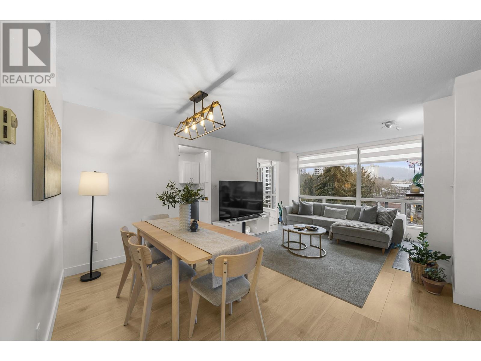 Listing Picture 4 of 29 : 905 9633 MANCHESTER DRIVE, Burnaby / 本拿比 - 魯藝地產 Yvonne Lu Group - MLS Medallion Club Member