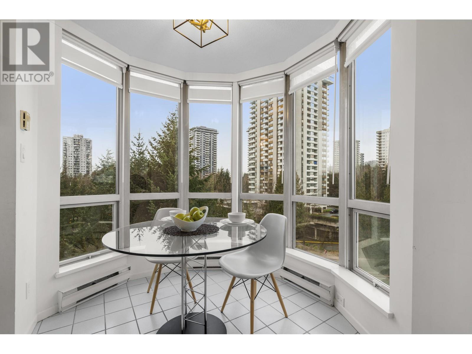 Listing Picture 6 of 29 : 905 9633 MANCHESTER DRIVE, Burnaby / 本拿比 - 魯藝地產 Yvonne Lu Group - MLS Medallion Club Member