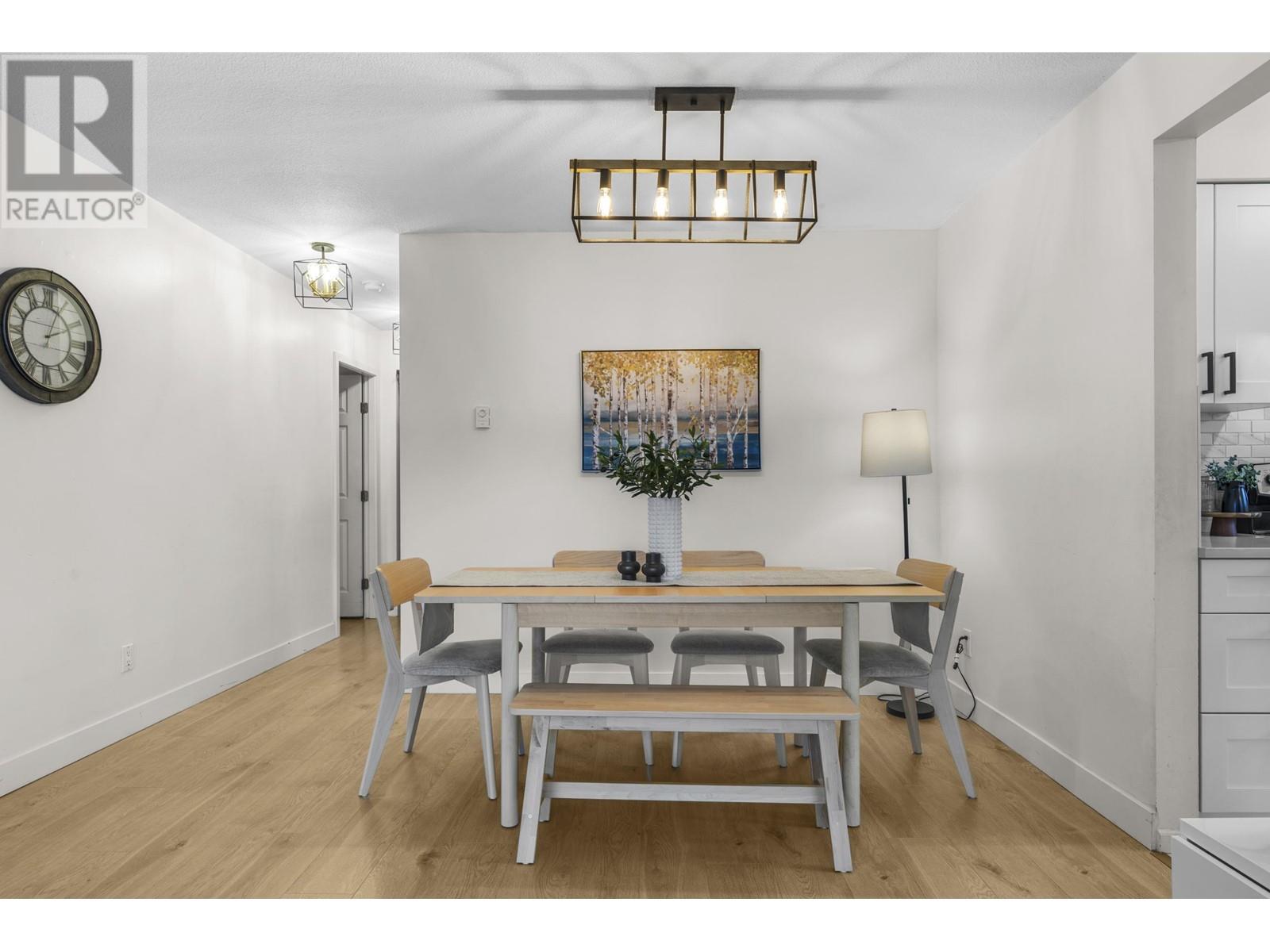 Listing Picture 8 of 29 : 905 9633 MANCHESTER DRIVE, Burnaby / 本拿比 - 魯藝地產 Yvonne Lu Group - MLS Medallion Club Member