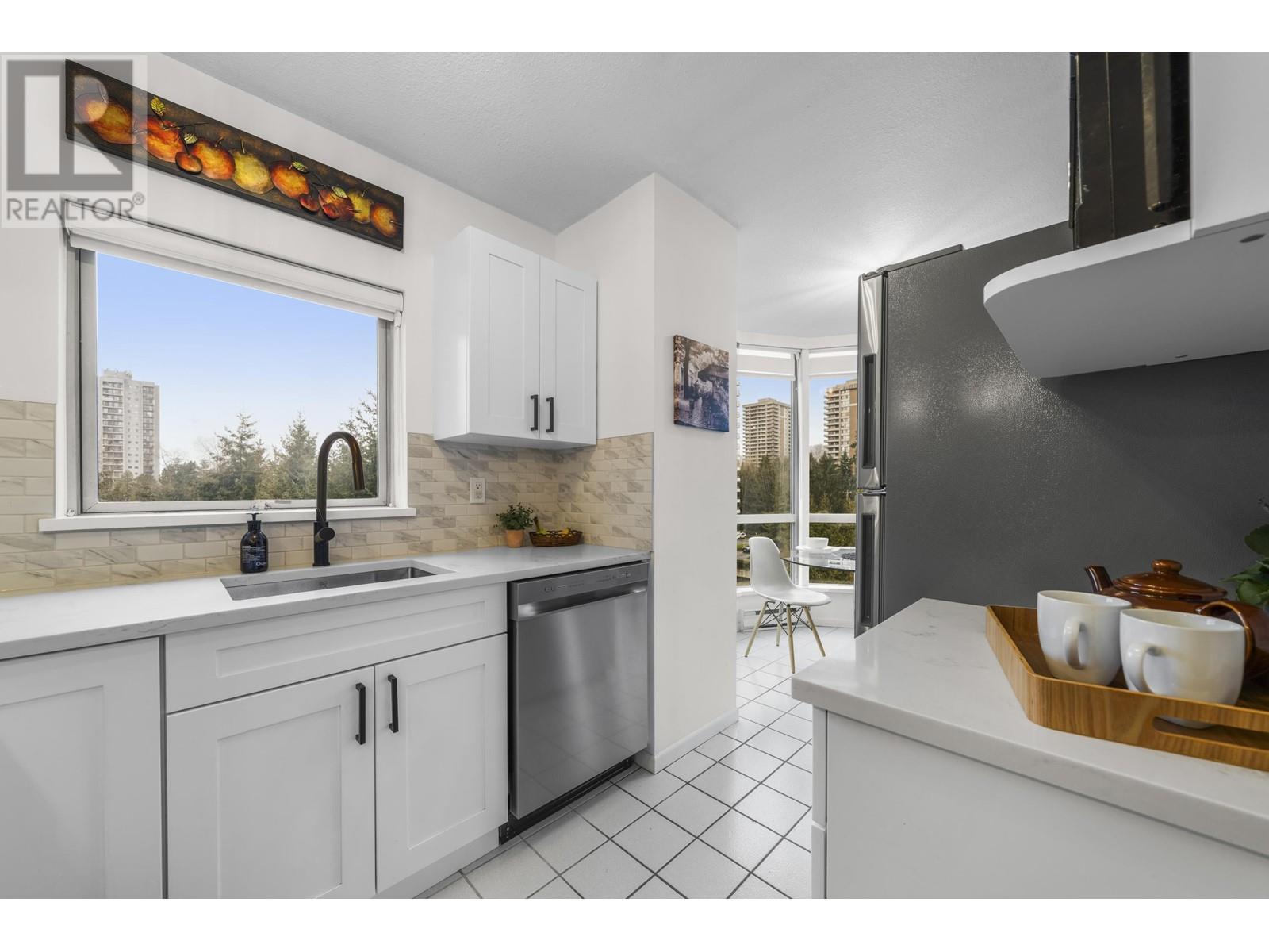 Listing Picture 9 of 29 : 905 9633 MANCHESTER DRIVE, Burnaby / 本拿比 - 魯藝地產 Yvonne Lu Group - MLS Medallion Club Member
