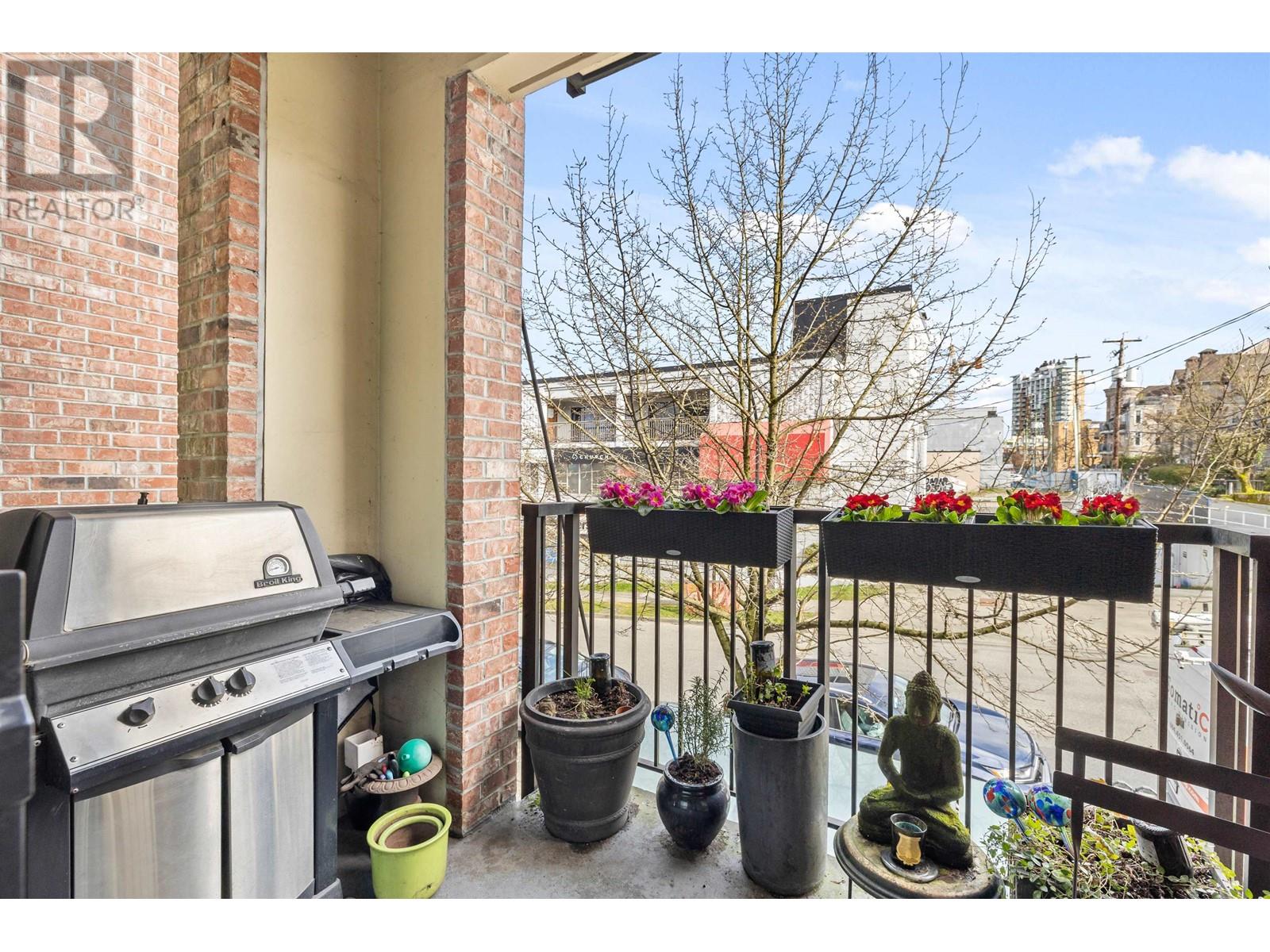 Listing Picture 12 of 40 : 201 2515 ONTARIO STREET, Vancouver / 溫哥華 - 魯藝地產 Yvonne Lu Group - MLS Medallion Club Member