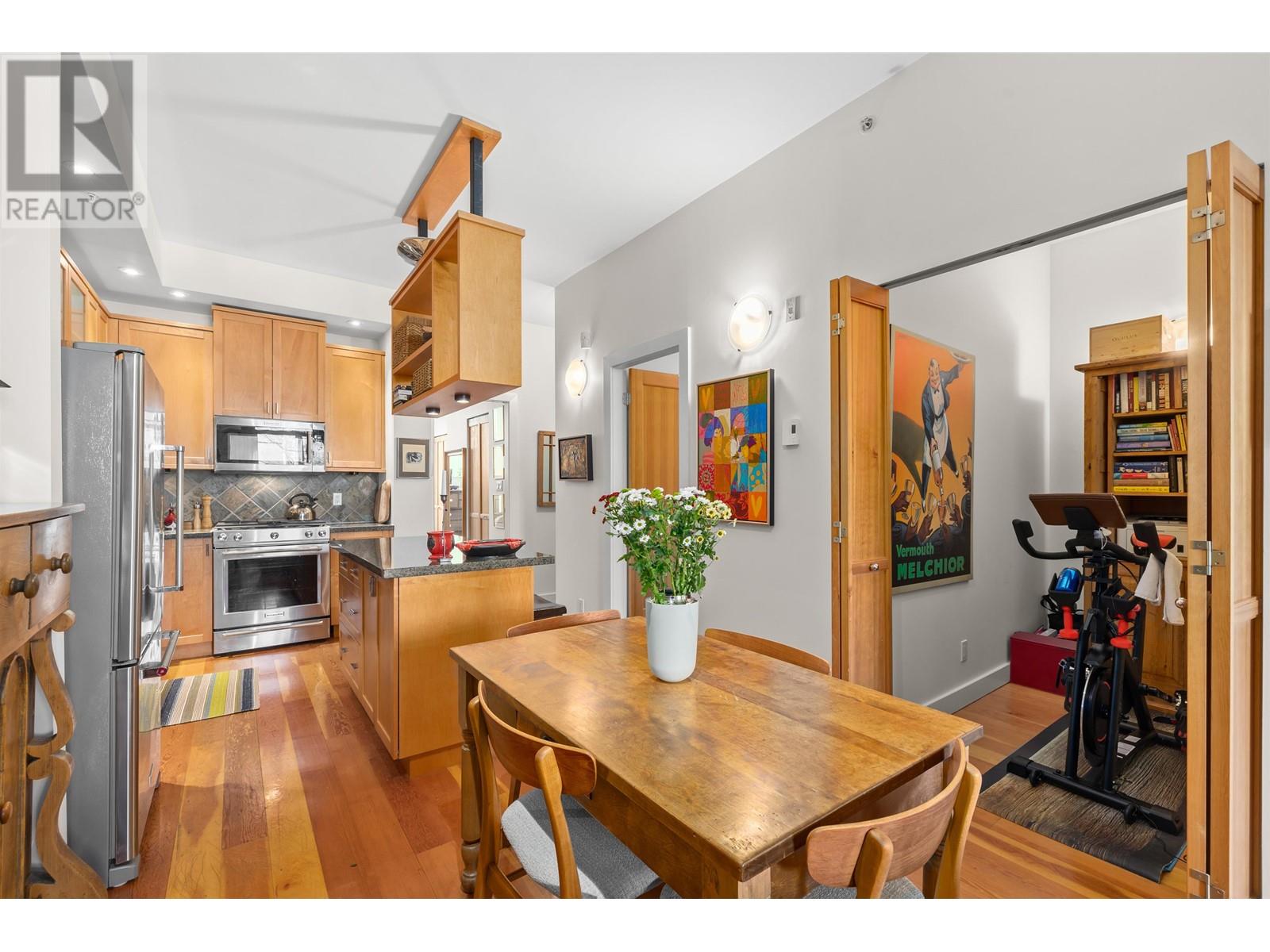 Listing Picture 14 of 40 : 201 2515 ONTARIO STREET, Vancouver / 溫哥華 - 魯藝地產 Yvonne Lu Group - MLS Medallion Club Member