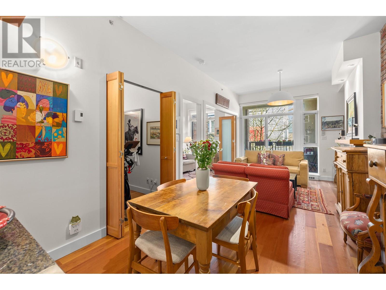 Listing Picture 15 of 40 : 201 2515 ONTARIO STREET, Vancouver / 溫哥華 - 魯藝地產 Yvonne Lu Group - MLS Medallion Club Member