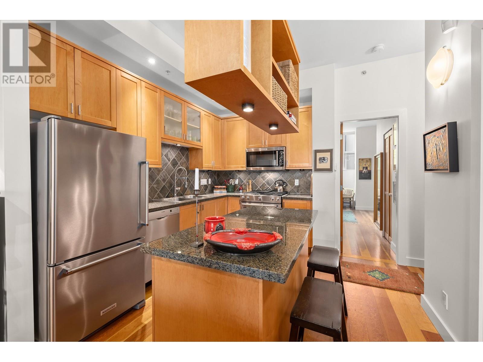 Listing Picture 17 of 40 : 201 2515 ONTARIO STREET, Vancouver / 溫哥華 - 魯藝地產 Yvonne Lu Group - MLS Medallion Club Member