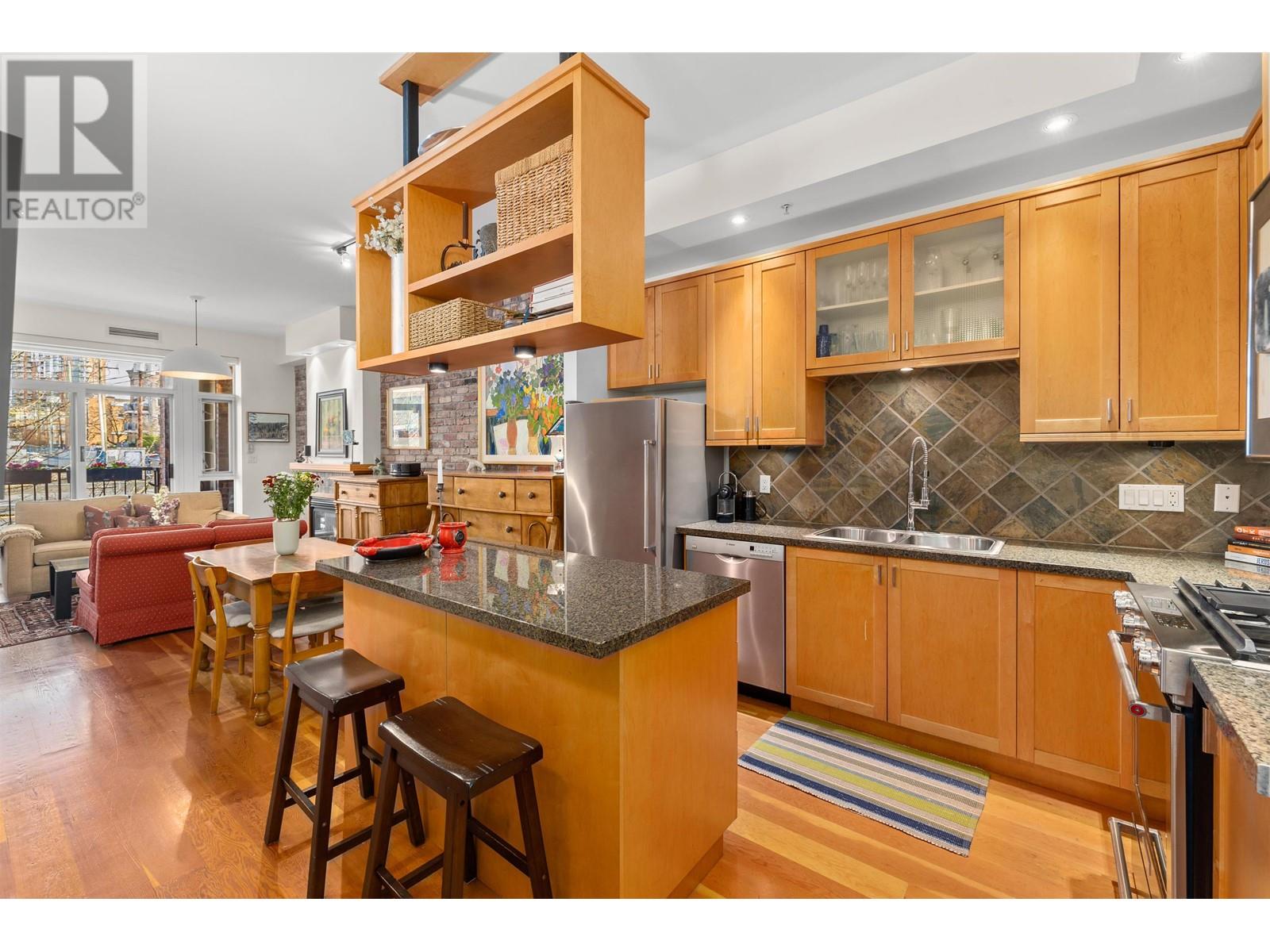 Listing Picture 18 of 40 : 201 2515 ONTARIO STREET, Vancouver / 溫哥華 - 魯藝地產 Yvonne Lu Group - MLS Medallion Club Member