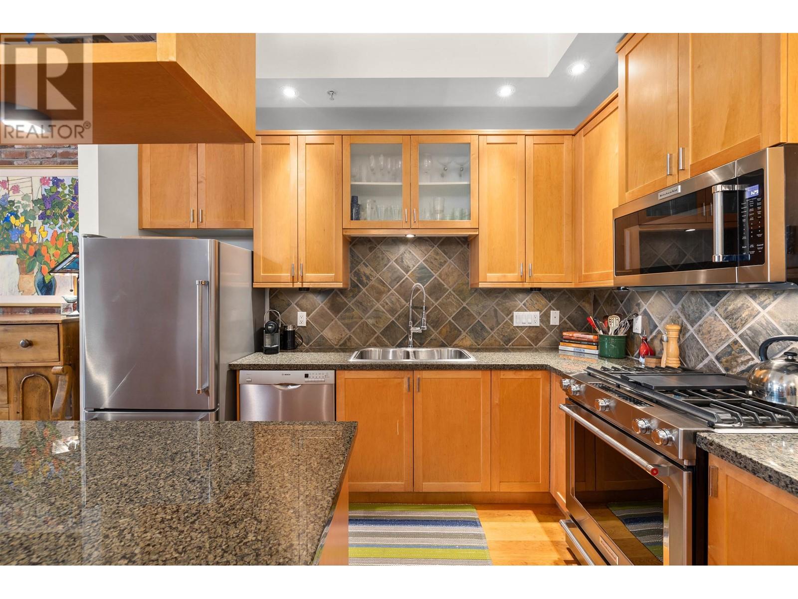 Listing Picture 19 of 40 : 201 2515 ONTARIO STREET, Vancouver / 溫哥華 - 魯藝地產 Yvonne Lu Group - MLS Medallion Club Member