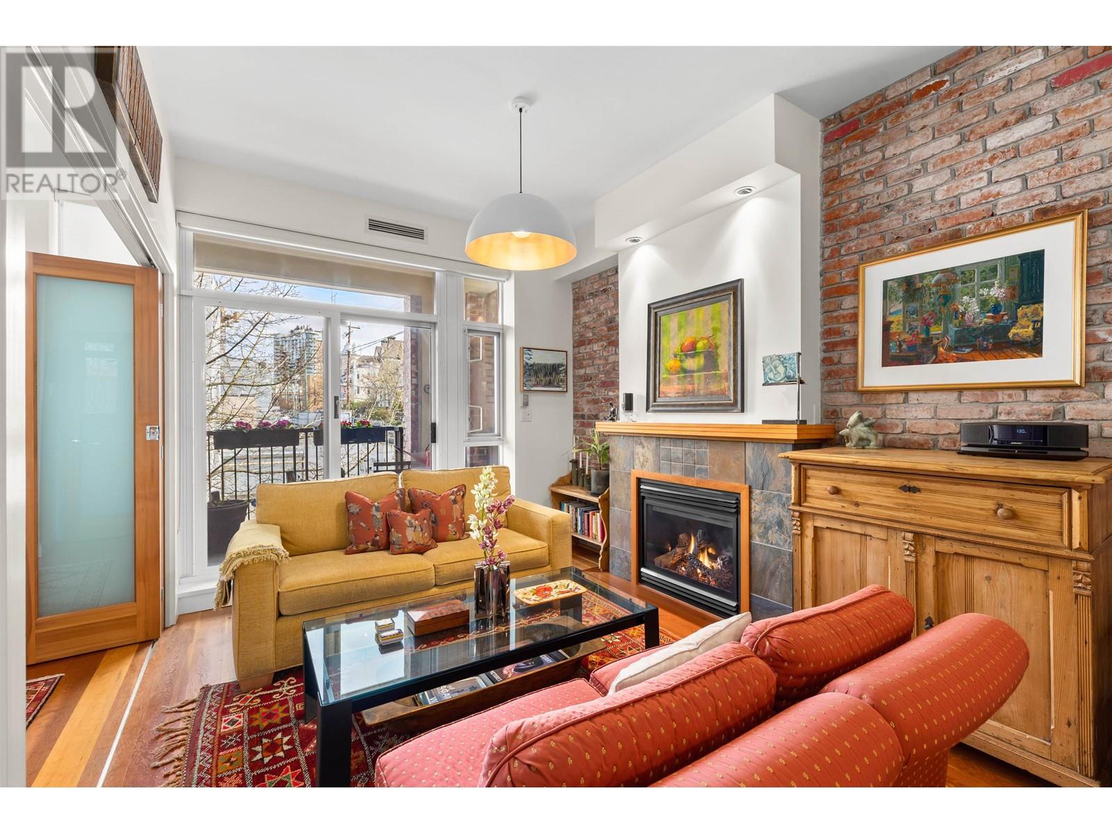 Listing Picture 3 of 40 : 201 2515 ONTARIO STREET, Vancouver / 溫哥華 - 魯藝地產 Yvonne Lu Group - MLS Medallion Club Member